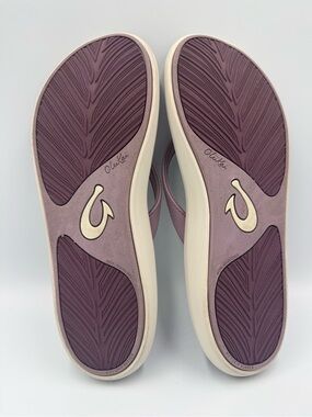 OluKai Lilac and Light Gray Women’s Flip Flop Sandals, size 8